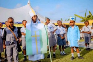 Ecole Primaire Saint-Stanislas Ruyenzi yizihije mutagatifu yisunze, abanyeshuri 60 bahabwa amasakaramentu